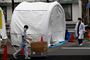 Hospitalsvæsenet er hårdt presset i Japan. På billedet ses sundhedspersonale ved et telt, der er sat op for at kunne teste folk for coronavirus.