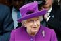 Dronning Elizabeth II har meddelt, at hun vil fejre sin fødselsdag tirsdag med den traditionelle kanonsalut som følge af krisen. Det siger Buckingham Palace lørdag.
