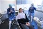 Tandlæge Torben Schønwaldt, klinikassistent-elev Rebecka Erichsen og patient Line Ørnstrup hos Harald Tandlægerne Sønderåparken i Vejle genåbnede mandag og tog imod de første patienter.