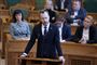 Venstre-formand Jakob Ellemann-Jensen får tirsdag igen mulighed for at stille spørgsmål til statsminister Mette Frederiksen (S) under statsministerens spørgetime. Han må dog undvære sine partifæller som selskab i Folketingssalen, for på grund af situationen med coronavirus skal kun partilederne møde op. (Arkivfoto)