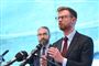 - Det får afgørende betydning for de danskere, der rejser på den strækning. Vi kommer hurtigere frem, siger transportminister Benny Engelbrecht (S) fredag.