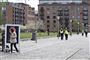 En række borgere har fået bøder, fordi de har opholdt sig i en forbudt zone på Islands Brygge i København. Landet over tjekker betjente såkaldte hotspots. Fotoet er fra Islands Brygge søndag. (Arkivfoto)