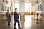 Erhvervsminister Simon Kollerup (S) siger, at regeringen er klar til at handle over for dem, der ikke holder lukket frivilligt.