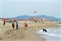 Udgangsreglerne er så småt ved at blive lempet i Italien. I weekenden kørte mange italienere til stranden for første gang i ugevis.