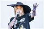 Sangerinden MØ kom i Kraks Blå Bog