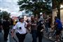 New York City står i brand - politibil kører direkte ind i demonstranter