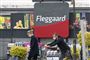 Her ses et par fra Aabenraa, der straks efter medlingen om grænseåbningen har set sit snit til en tur i Fleggaard. Fleggaard melder ikke om markant flere handlende fredag aften - men butikskæden overvåger situationen nøje, oplyser den.