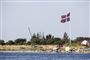 Strandstemning på den lille ø Birkholm nær Ærø. På grund af coronakrisen, vil mange danskere holde ferie i Danmark i år. Folketingets partier skal forhandle om en sommerpakke til 700 millioner kroner til sommeraktiviterer og billigere offentlig transport. (Arkivtofo).