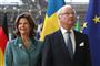 I 2019 var kong Carl Gustaf og dronning Silvia på besøg i EU-institutionen Det Europæiske Råd. Kongen har tidligere blandet sig i international politik, som da han i 2004 roste den kontroversielle sultan i det olierige asiatiske land Brunei for hans "åbenhed", hvilket ikke faldt i god jord blandt det svenske folk. (Arkivfoto)