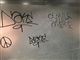 Et døgn efter åbning: Smadret af graffiti