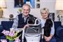 Ægteparret Keld og Hilda Heick bliver værter i en ny DR-serie, der sendes fra lørdag, hvor de skal teste en masse ny teknologi - som robotter, selvkørende biler, toiletter og smarte vaskemaskiner.