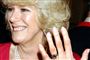 Hertuginde Camilla kunne fremvise en funklende forlovelsesring, da prins Charles havde været på knæ. (Arkivfoto)