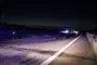  bil holder i siden af motorvejen efter frontalt sammenstød på motorvej
