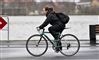 Cyklist i gråvejr