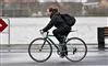 Cyklist i gråvejr
