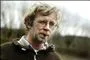 tv-værten Søren Ryge med pibe i munden