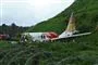 Et forulykket fly som ser ud til at være midt i en skov
