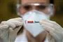 Sygeplejerske med vaccinen Sinovac