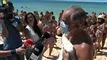Den portugisiske præsident  Marcelo Rebelo de Sousa taler med pressen på stranden i Algarve