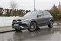 En stor grå Mercedes GLE