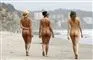 Nøgen kvinde strand nøgne naturist nudist