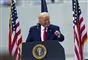 USA's præsident Donald Trump taler til forsamlingen på krigskibet USS North Carolina