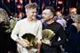 Sidste års vindere: danseren Silas Holst og skuespilleren Jakob Fauerby med deres trofæer. Billedet er taget på finaleaftenen og begge smiler