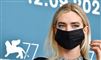 skuespiller Vanessa Kirby med ansigtsmaske