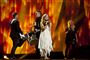 Emmelie de Forest på scenen med musikere i baggrunden i 2013