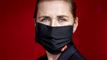Portæt af statsminister Mette Frederiksen iført mundbind