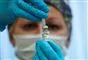 Sygeplejerske forbereder en vaccination