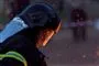 En brandmand midt i et inferno