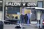 politi foran frisørsalonen