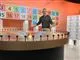 bingo-værten Peter Skram i studiet