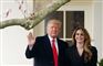 Donald trump vinker til kameraet i selskab med sin rådgiver Hope Hicks