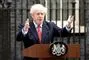 Den engelske premierminister Boris Johnson gestikulerer fra talestol