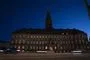 Christiansborg med mørk nattehimmel i baggrunden