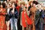 Kenzo Takada omgivet af modeller