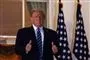 Trump giver thumbs up