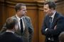 De radikales leder Morten Østergaard i samtale med kolleger i folketingssalen