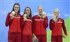 Mie Ø. Nielsen, Rikke Møller Pedersen, Jeanette Ottesen og Pernille Blume viser deres bronzemedaljer frem.