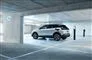 En plugin-bil i en garage