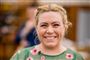 Katrine Ohlendorff, deltager i den store bagedyst, smiler 