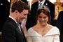 prinsesse Eugenie og Jack Brookbank smiler under bryllupsceremoni