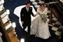 Prinsesse Eugenie og Jack Brookbanks går op ad kirkegulvet 