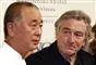 Robert de Niro kigger på den japanske kok  Nobuyuki ”Nobu” Matsuhisa