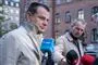 Politikeren Lars Weiss går på gaden og bliver interviewet