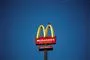 McDonald's skilt på blå baggrund