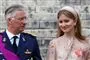 Belgiens kong Phillipe kigger på sin datter Prinsesse Elisabeth 