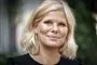 Nærbillede af Sofie Linde med kort lyst pagehår og et sødt smil. 